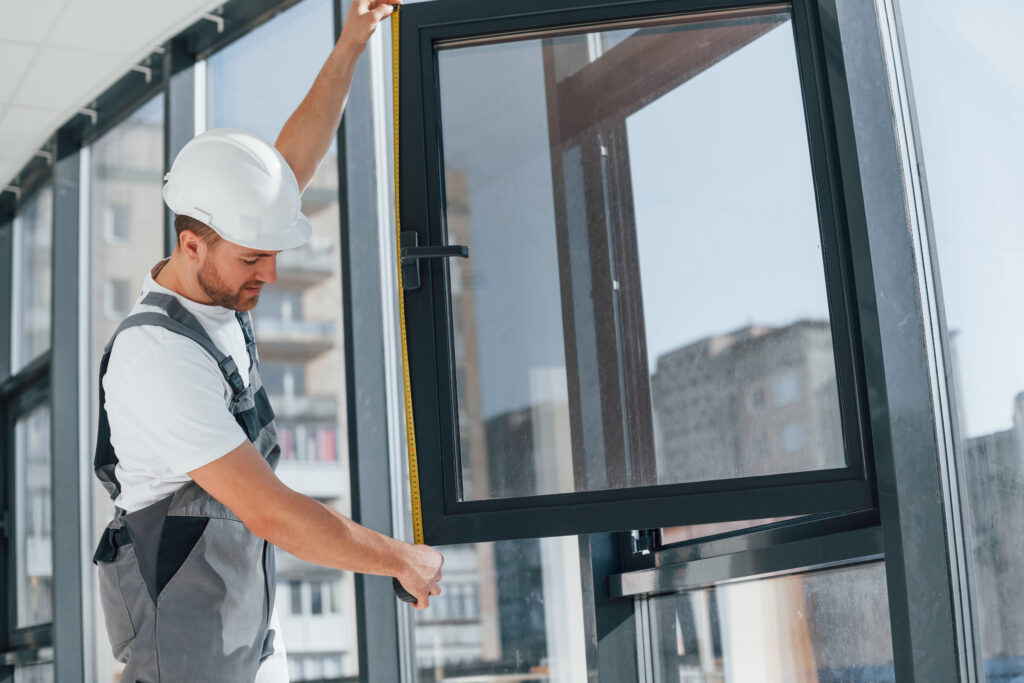 Монтаж на вътрешни врати и дограма – професионални ремонтни услуги